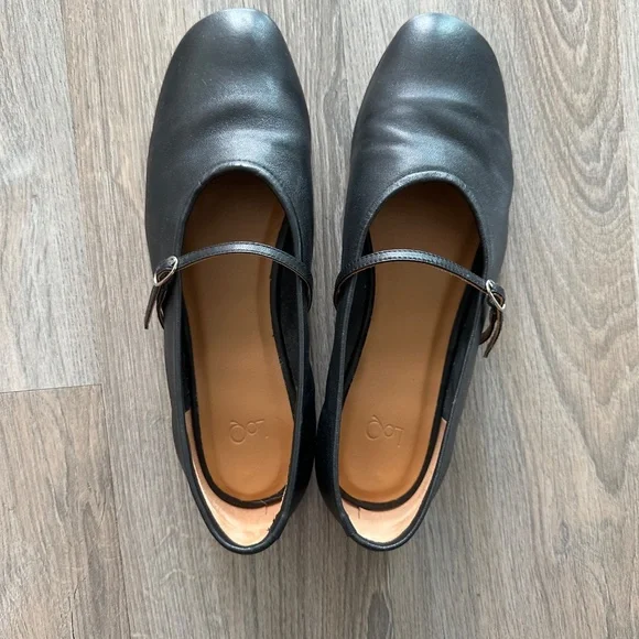 LOQ Daria Flats - Picture 3 of 5